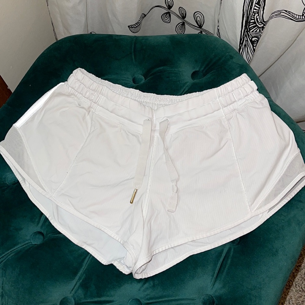 Lululemon White shorts 2.5”